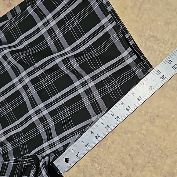 Haggar | Men's Black and Gray Plaid Performance Golf Shorts 32 - Picture 7 of 8